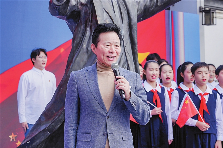 著名歌唱家王宏偉在錫山唱響《歌唱祖國》